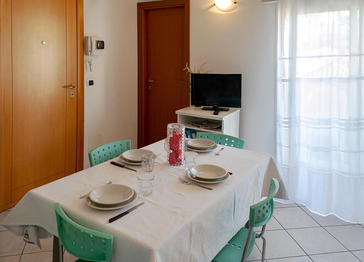 Residenza Raggio Apartment Riccione Exterior photo